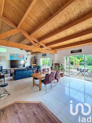 Maison - 201 m² - 6 pièces