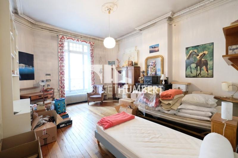 Appartement - 231 m² - 7 pièces