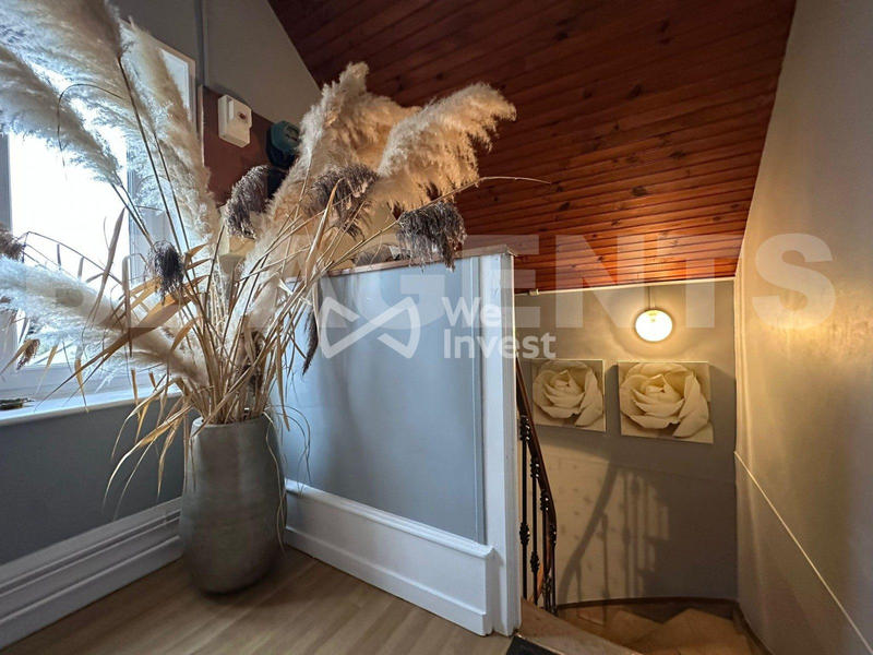 Maison - 247 m² - 10 pièces