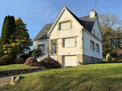 Maison - 204 m² - 7 pièces