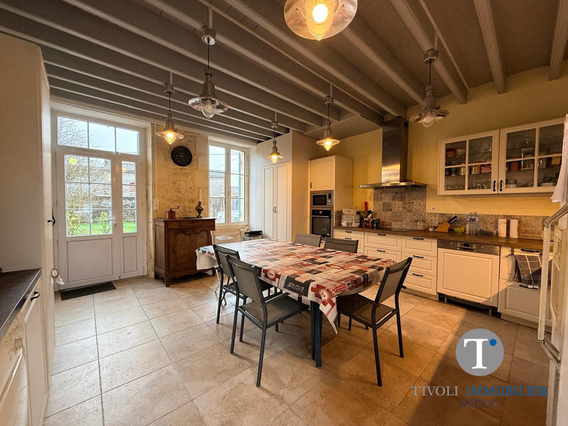 Maison - 225 m² - 9 pièces