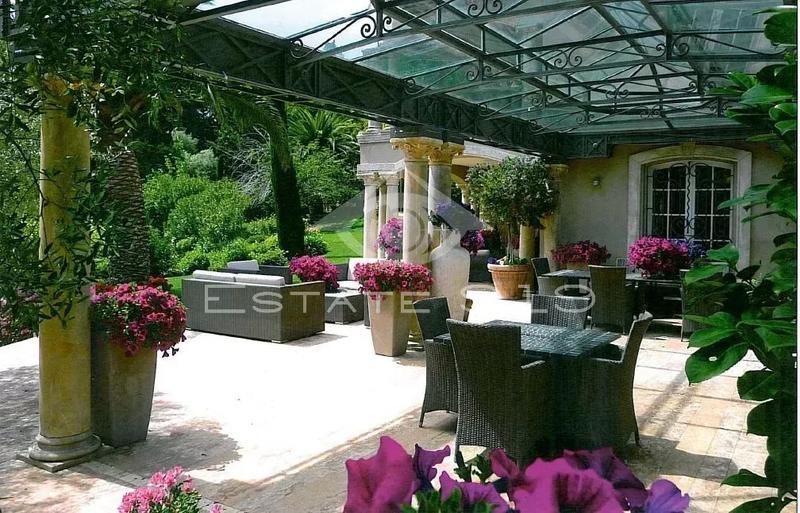 Villa - 729 m² - 9 pièces