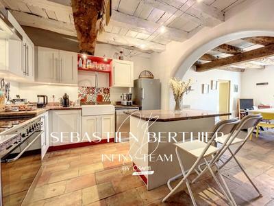 Maison - 180 m² - 6 pièces