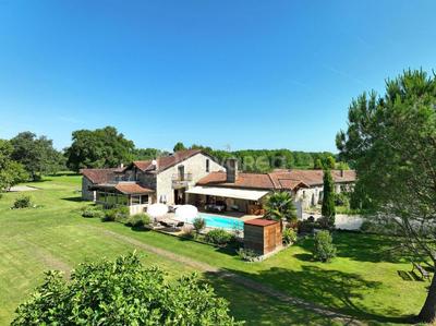 Maison de campagne - 534 m² - 13 pièces