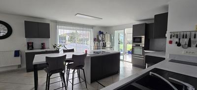 Maison - 232 m² - 6 pièces