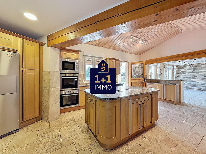 Villa - 261 m² - 11 pièces