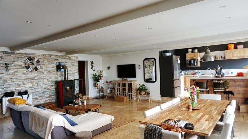 Maison - 279 m² - 18 pièces