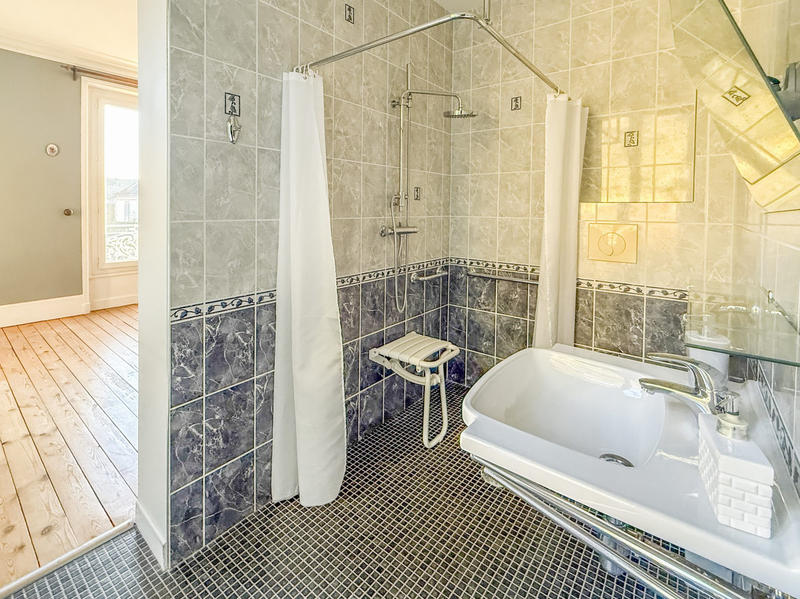 Maison - 198 m² - 7 pièces