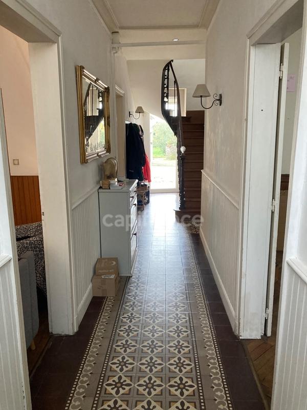 Maison - 240 m² - 9 pièces