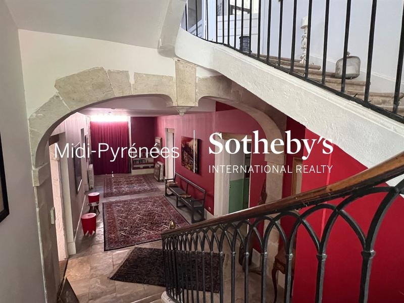 Maison - 465 m² - 10 pièces