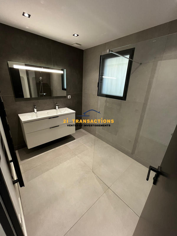 Maison - 240 m² - 6 pièces