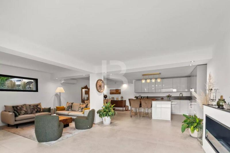 Propriété - 315 m² - 8 pièces