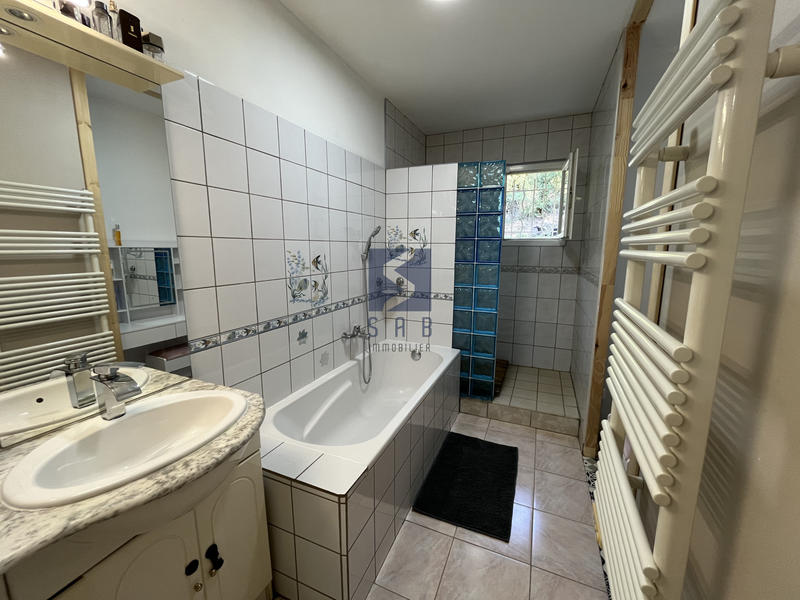 Maison - 175 m² - 9 pièces