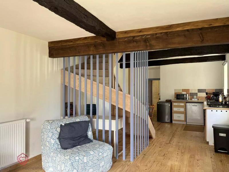 Propriété - 254 m² - 7 pièces