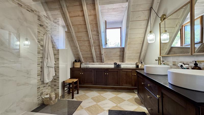 Corps de ferme - 250 m² - 11 pièces