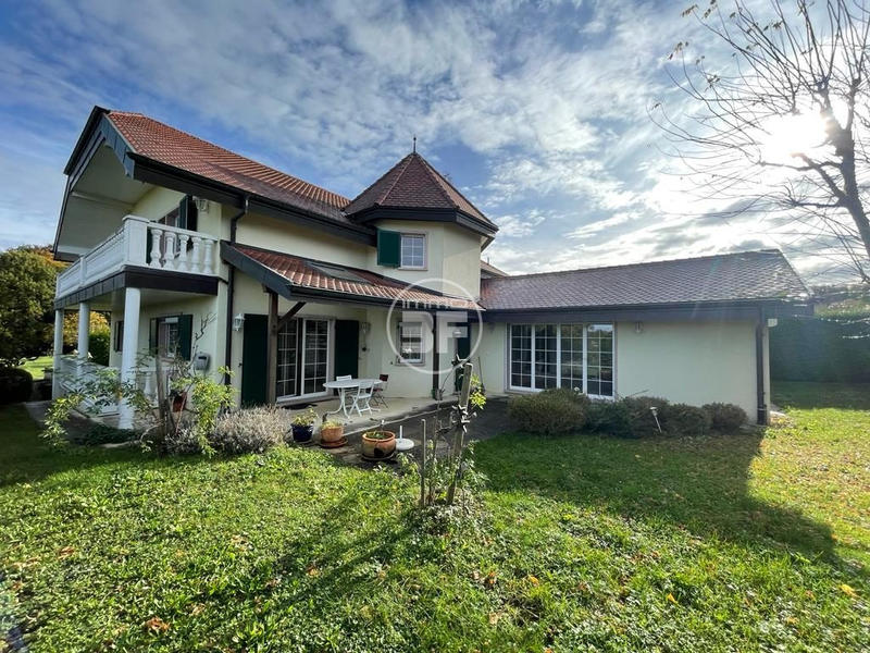 Maison - 356 m² - 8 pièces