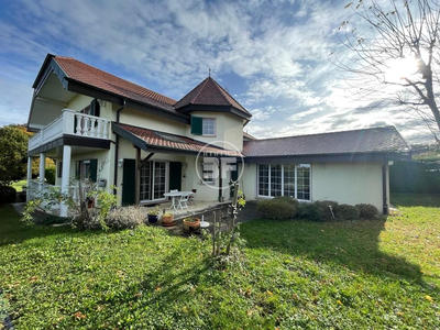 Maison - 356 m² - 8 pièces