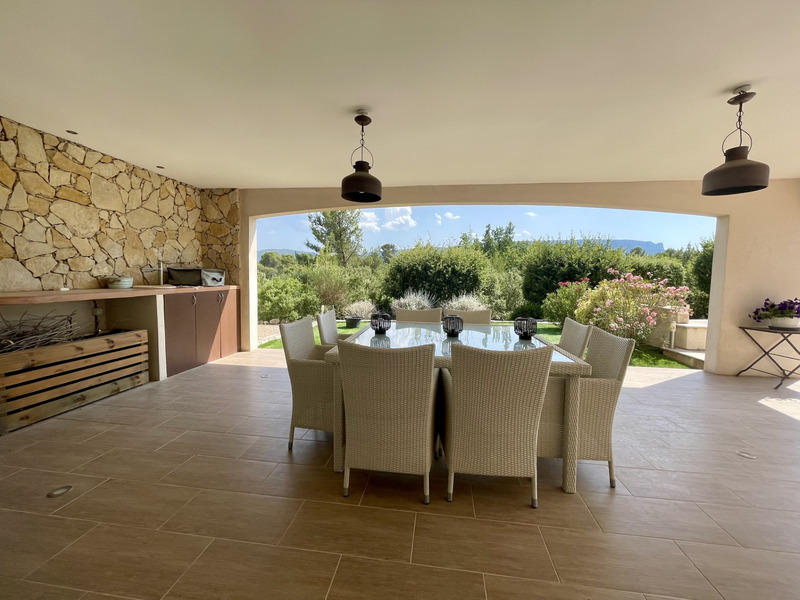 Maison - 203 m² - 5 pièces