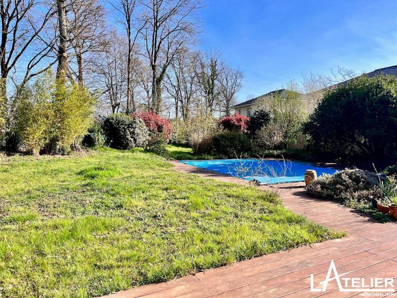 Maison - 200 m² - 7 pièces