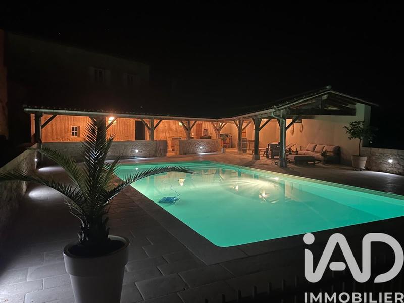 Maison - 437 m² - 12 pièces