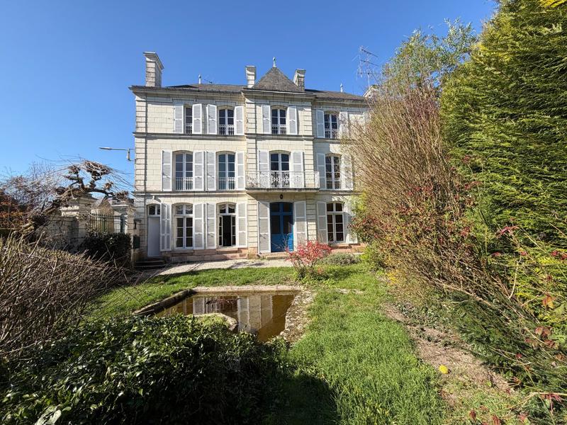 Maison - 262 m² - 9 pièces