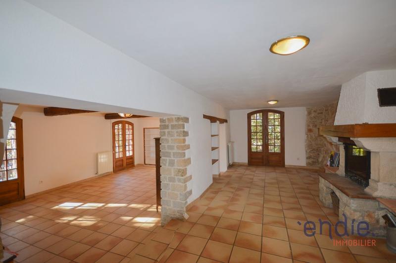 Maison - 180 m² - 5 pièces
