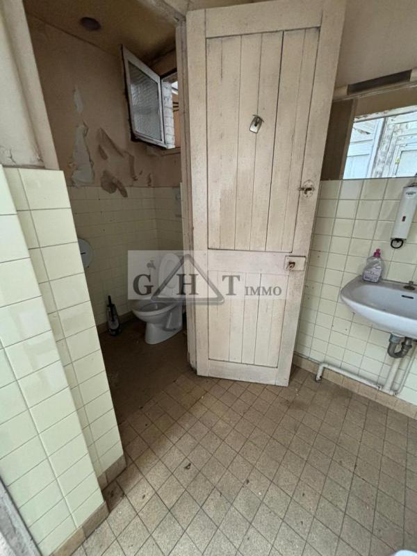 Entrepôt - 1 075 m²