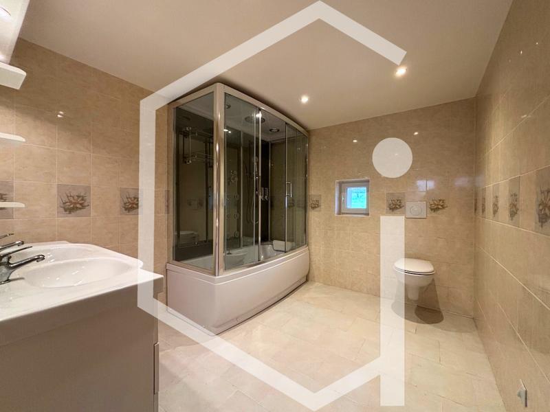 Maison - 174 m² - 5 pièces