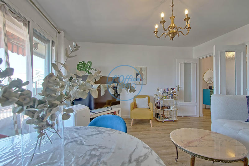 Appartement - 93 m² - 4 pièces