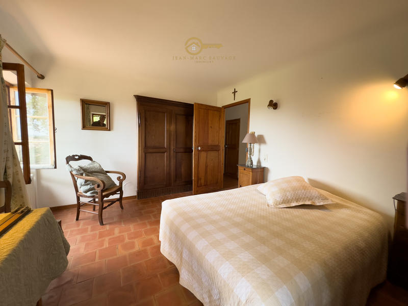 Propriété - 200 m² - 8 pièces