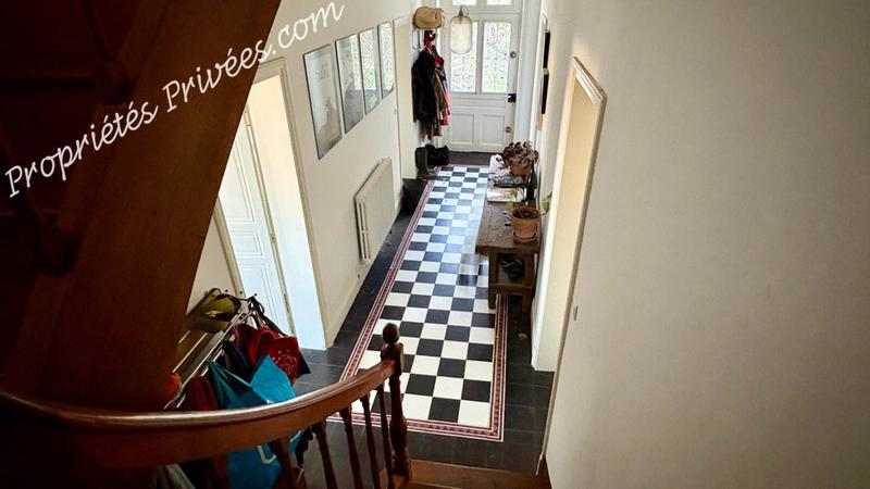 Maison - 292 m² - 18 pièces