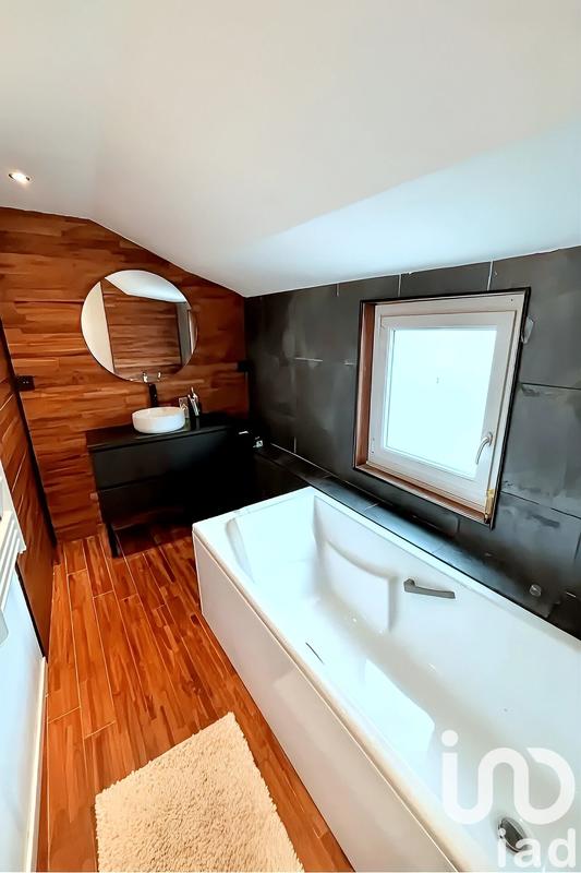 Maison - 95 m² - 3 pièces