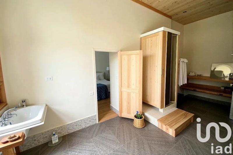 Maison - 530 m² - 15 pièces