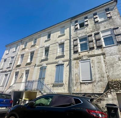 Immeuble - 80 m² - 3 pièces