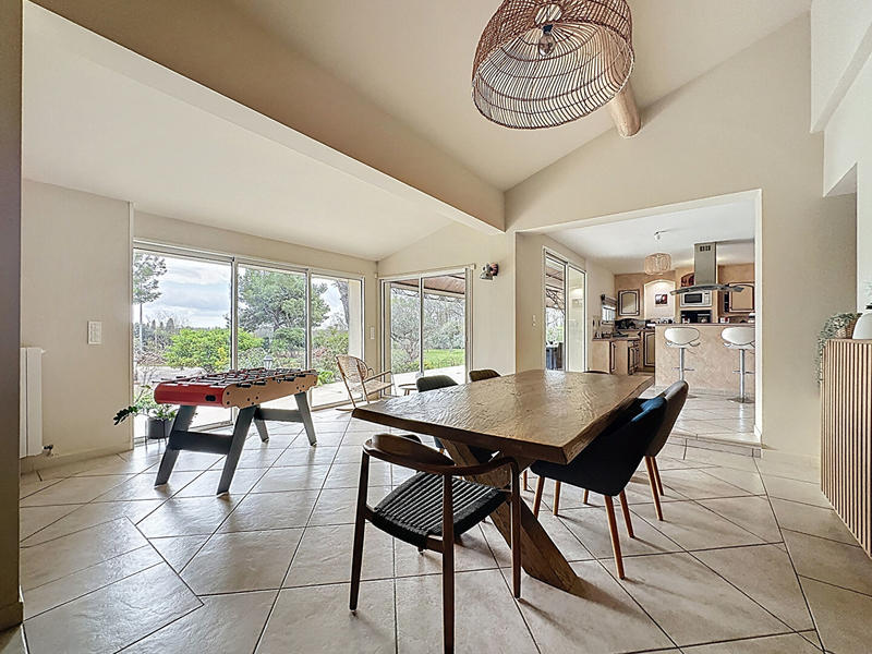 Maison - 240 m² - 7 pièces