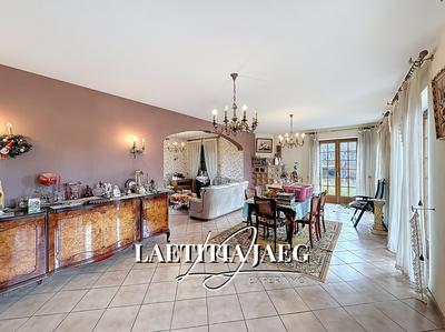 Maison - 168 m² - 7 pièces