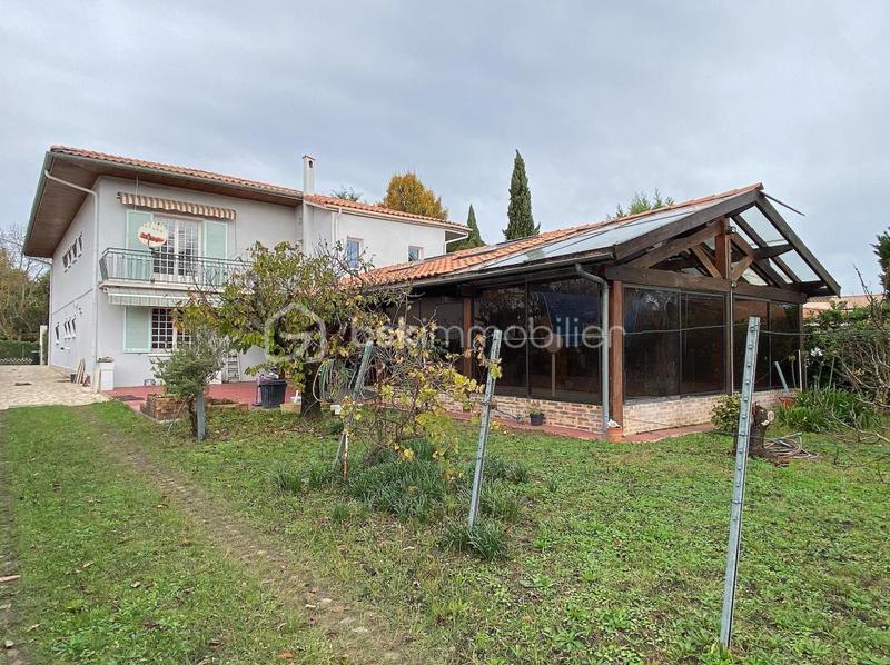 Maison - 248 m² - 8 pièces