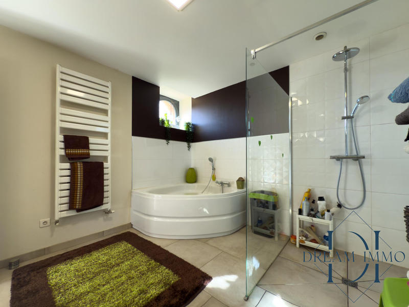 Maison - 260 m² - 7 pièces