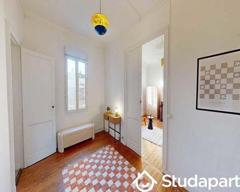 Chambre - 140 m² - 1 pièce