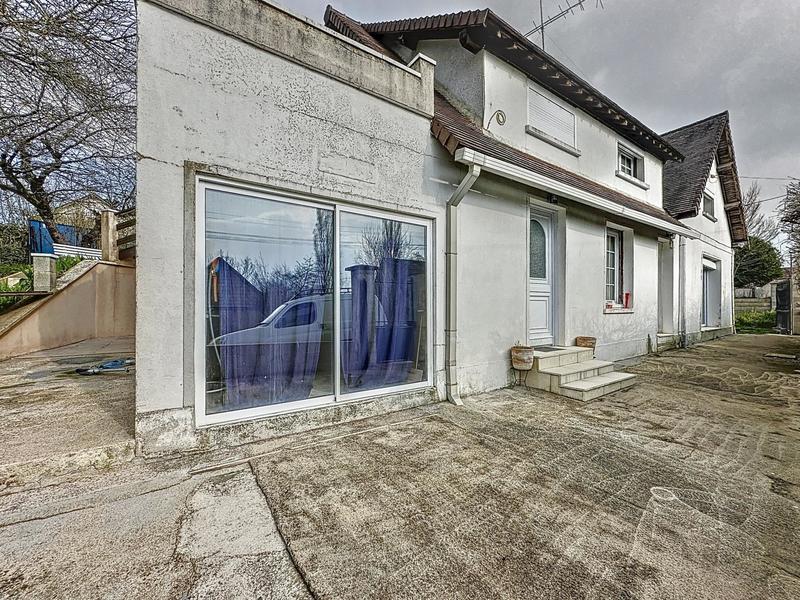 Maison - 240 m² - 9 pièces