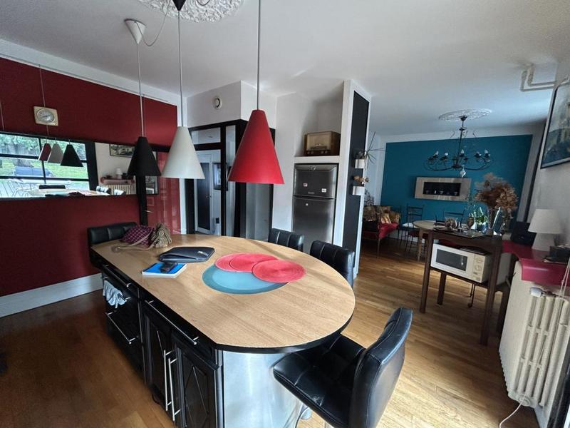 Maison - 212 m² - 7 pièces