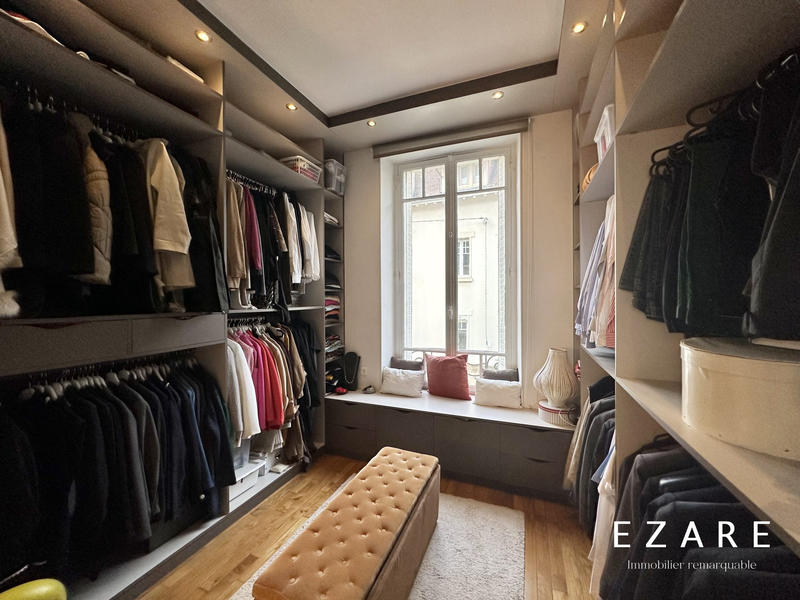 Maison - 300 m² - 8 pièces