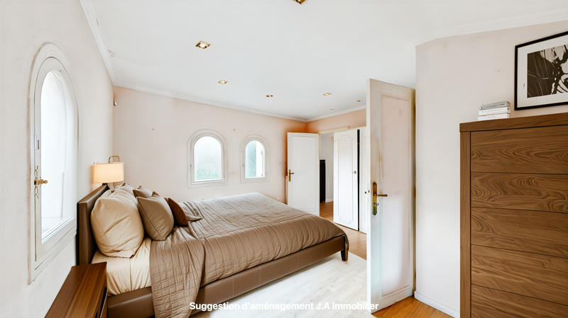 Maison - 225 m² - 9 pièces