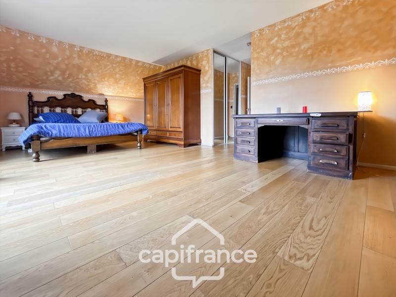 Maison - 177 m² - 7 pièces