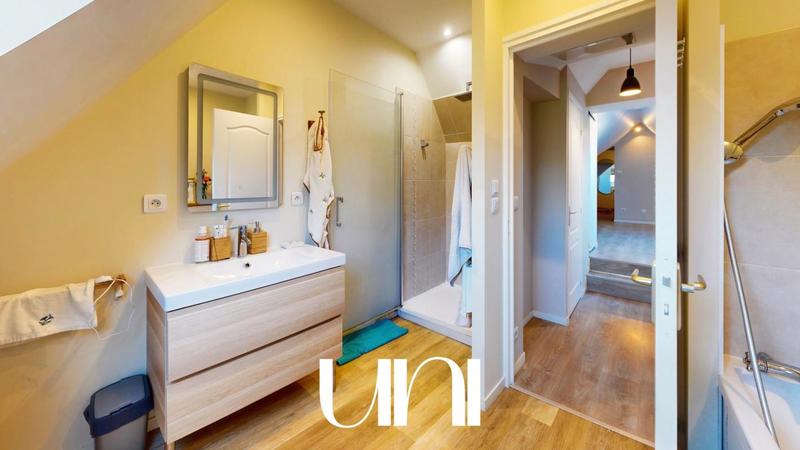 Maison - 226 m² - 7 pièces