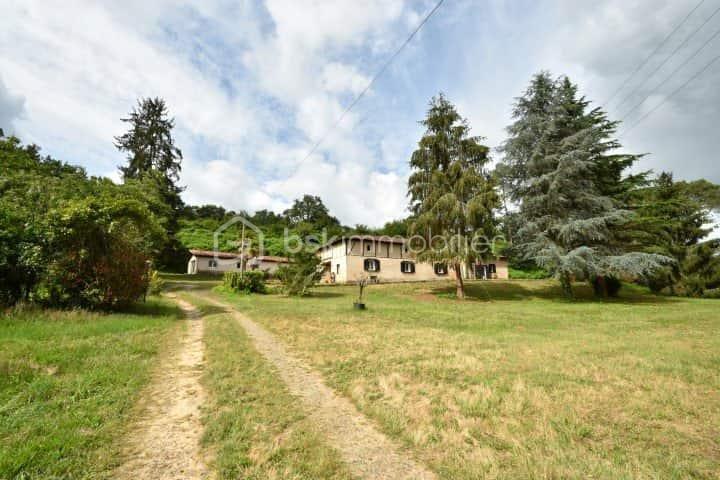 Maison ancienne - 287 m² - 7 pièces