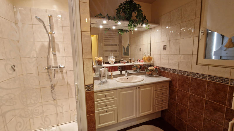 Maison - 200 m² - 9 pièces