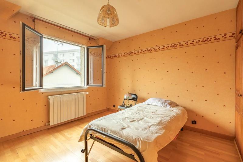 Maison - 240 m² - 8 pièces