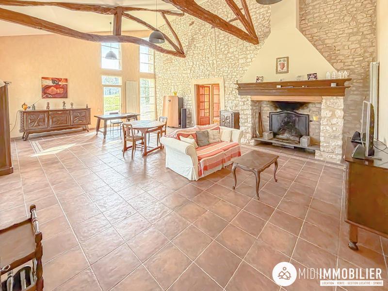 Maison - 239 m² - 7 pièces