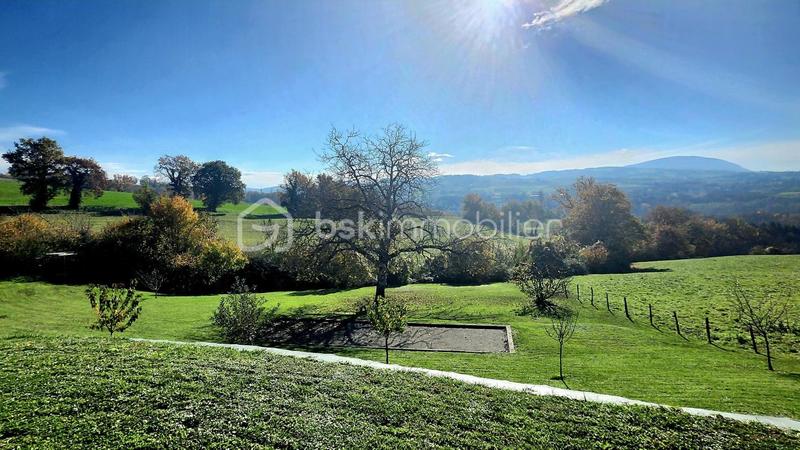 Maison - 202 m² - 7 pièces